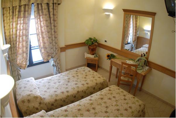 Hotel Pace San Giovanni Rotondo Chambre photo